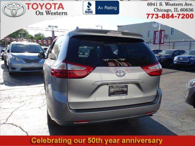 Toyota Sienna 2017 photo 4